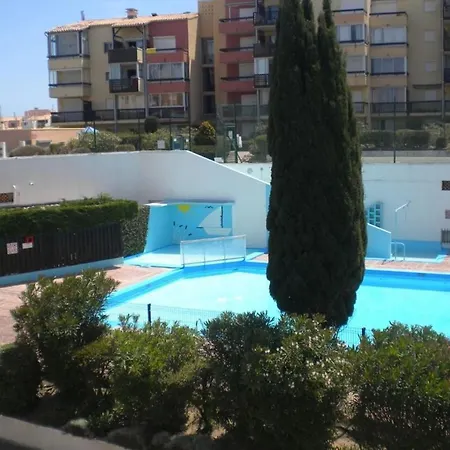 Apartmán Nice With Terrace On The Sea Front